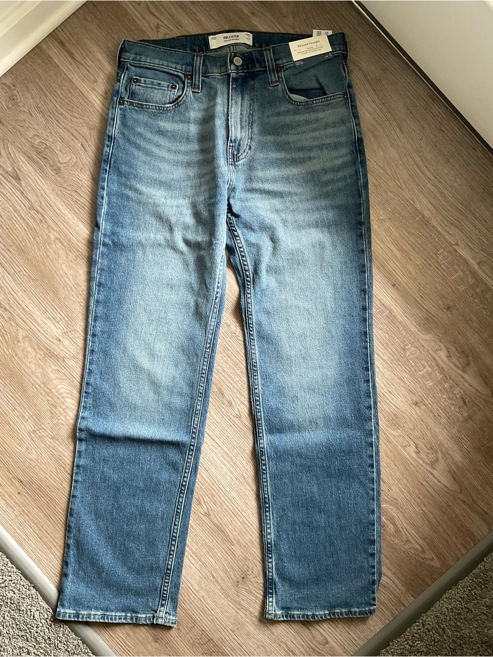 Hollister Light-Mid Wash Relaxed Men’s Jeans